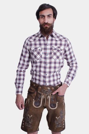Man in Rustic Maple Max Planck Lederhosen with intricate embroidery and versatile pockets.