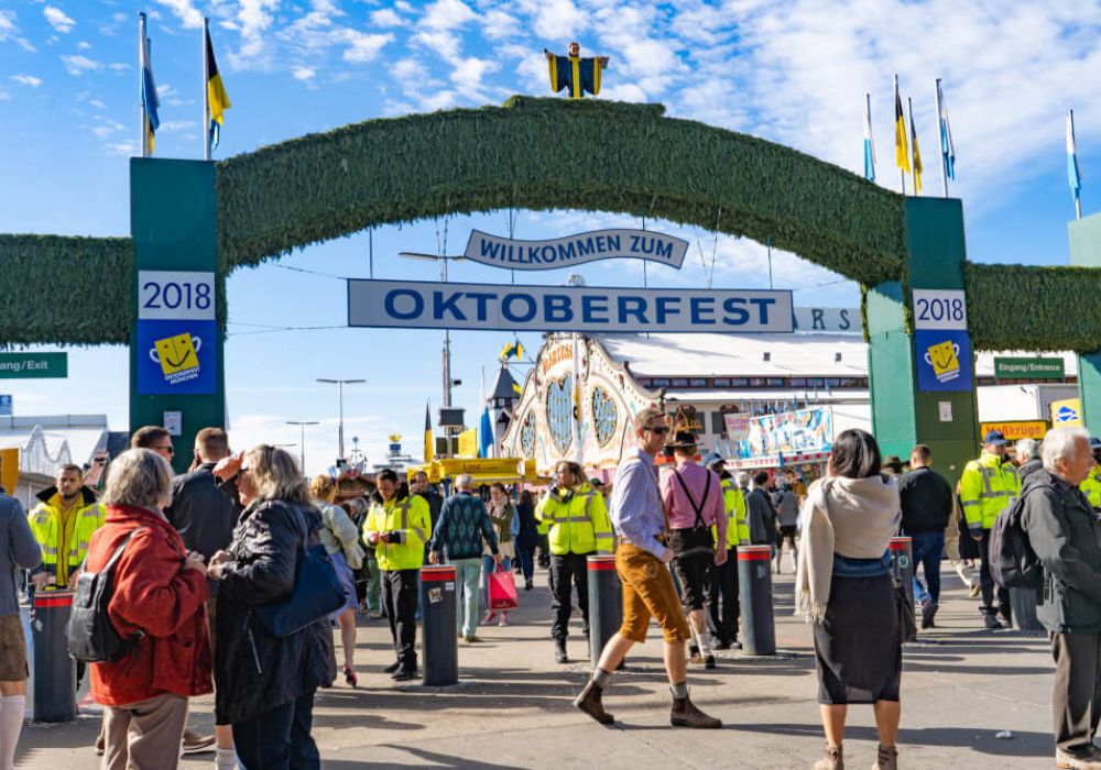 Welcome Gate at Oktoberfest Munich 2025 – Entrance to the World’s Biggest Beer Festival