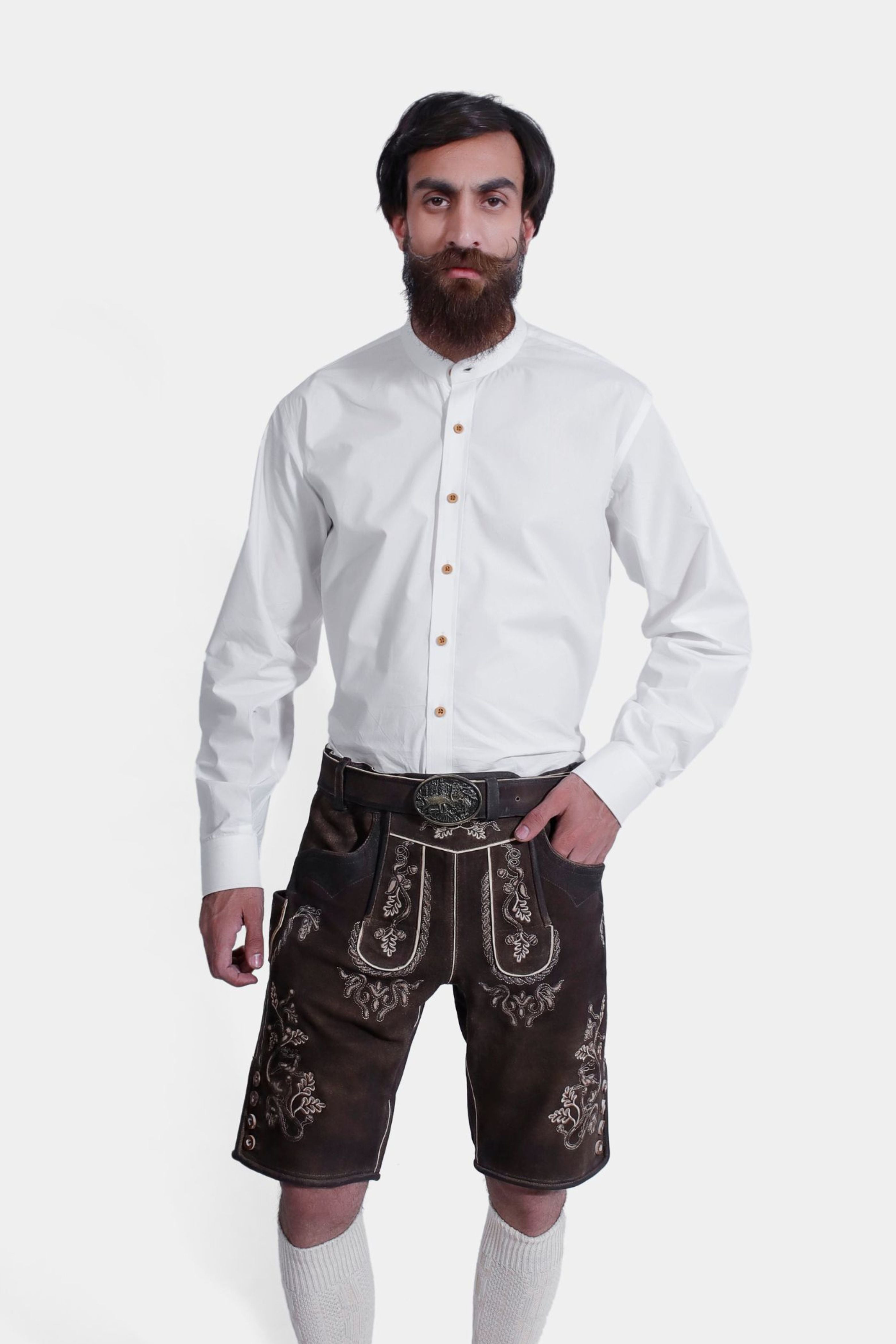 Full view of the Günter Meisner Lederhosen Outfit with white shirt, brown leather shorts, and cream-colored knit socks.