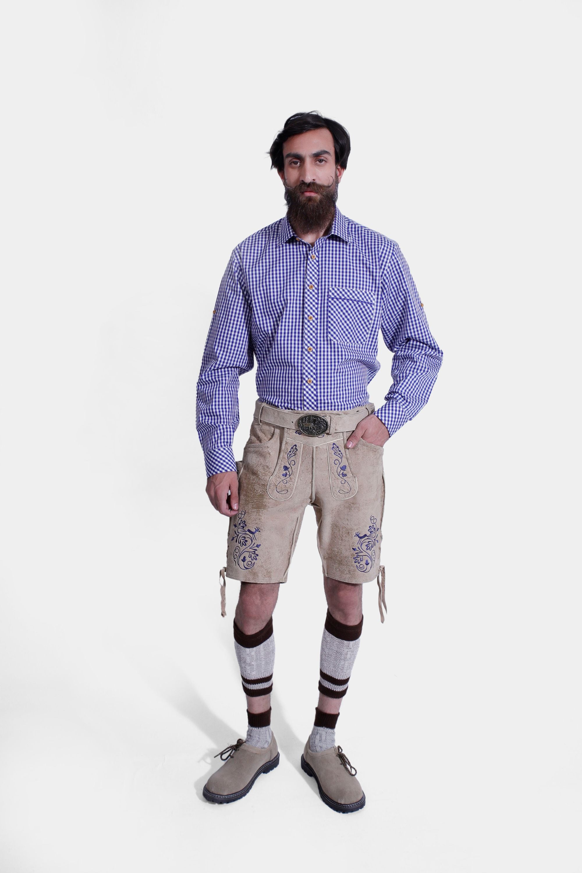 Man in light beige lederhosen with blue embroidery, front and back pockets, and a side knife pocket