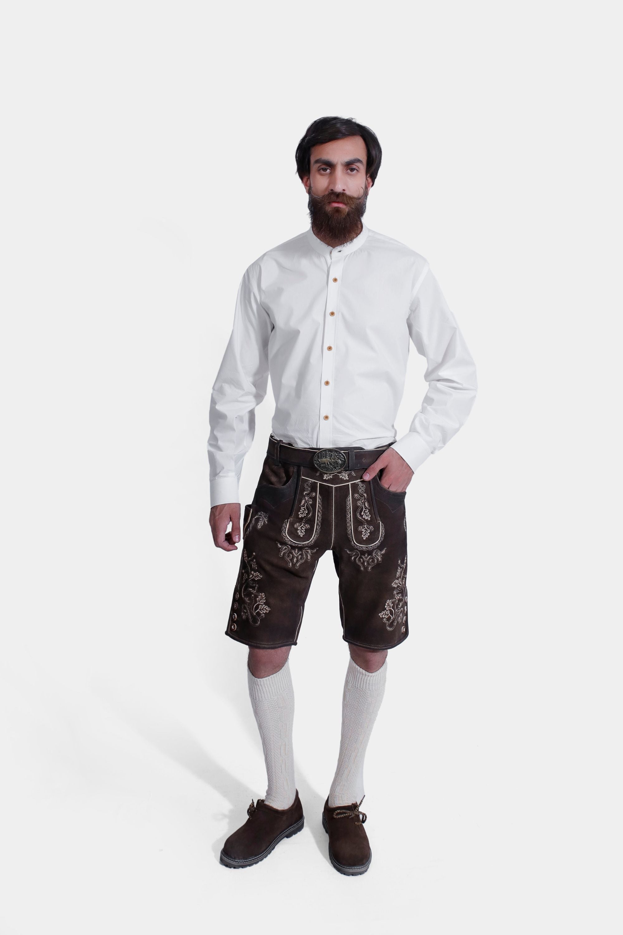 Full view of the Günter Meisner Lederhosen Outfit with white shirt, brown leather shorts, and cream-colored knit socks.