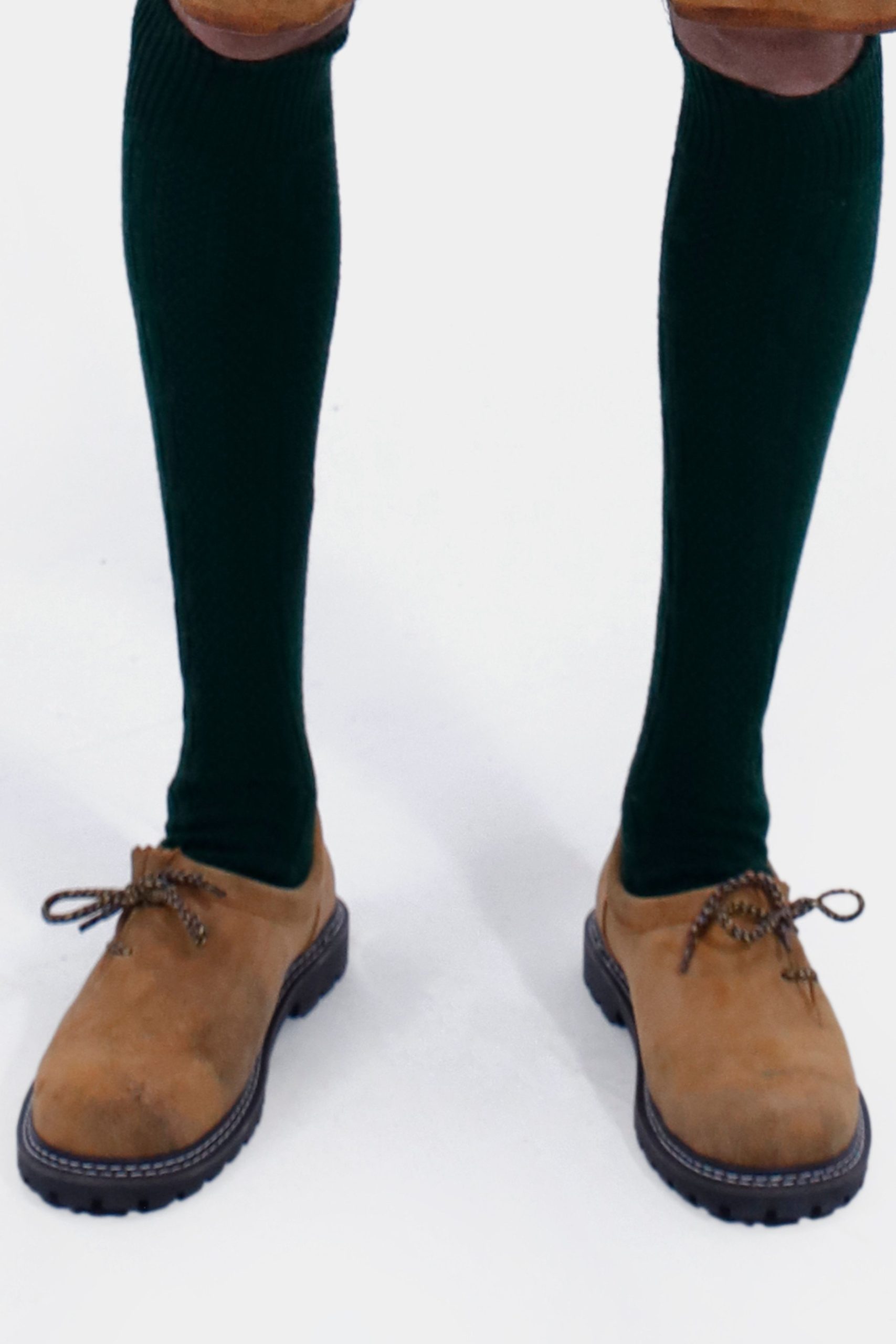 Leory Lederhosen Shoes in tan brown, featuring a robust design with two-tone laces. The shoes are shown paired with green knee-high socks, showcasing their traditional Bavarian style and versatility.